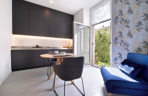 Lecco Apartment | Apartment 'Dimora Lierna' with Private Garden, Wi-Fi and Air Conditioning