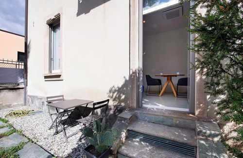 Lecco Apartment | Apartment 'Dimora Lierna' with Private Garden, Wi-Fi and Air Conditioning
