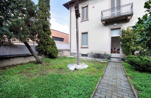 Lecco Apartment | Apartment 'Dimora Lierna' with Private Garden, Wi-Fi and Air Conditioning