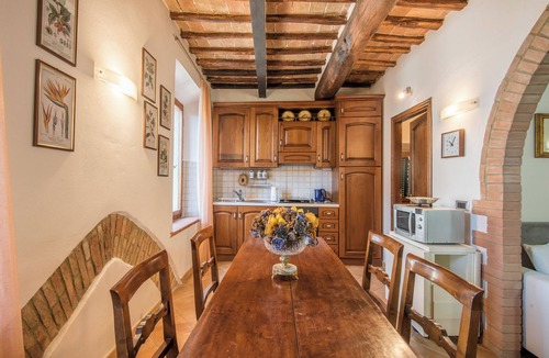 Monticiano Apartment | Apartment 'Dimora Tipica Toscana' with Wi-Fi