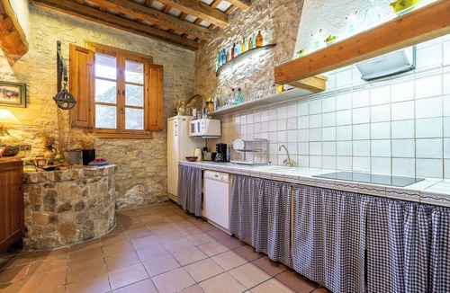 Conesa Apartment | Apartment 'El Clos 2' with Balcony and Wi-Fi