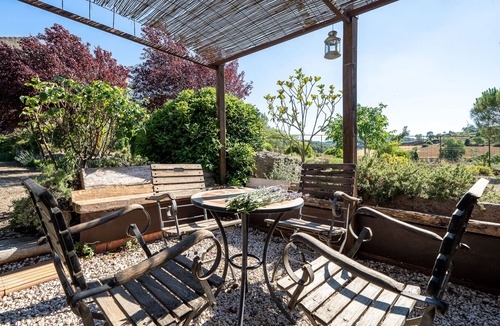 Conesa Apartment | Apartment 'El Clos 4' with Private Terrace, Shared Garden and Wi-Fi
