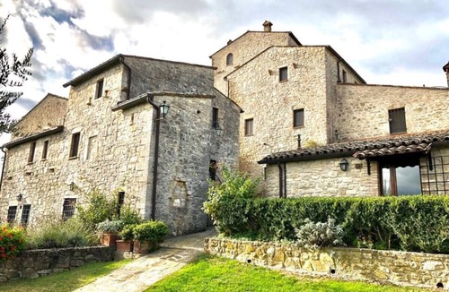 Acqua Loreto Apartment | Apartment facing the pool in medieval village with view of Todi