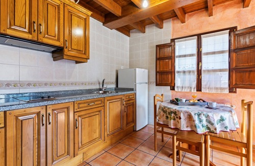 Llenin House | Apartment 'Fana' with Mountain View, Private Garden and Wi-Fi