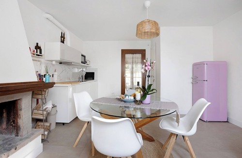Arcola Apartment | Apartment 'Glicine' with Sea View, Wi-Fi and Air Conditioning