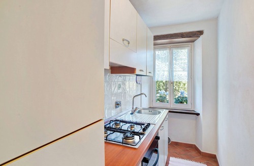 Siglioli Apartment | Apartment 'Il piccolo fienile' with Shared Pool, Garden and Wi-Fi