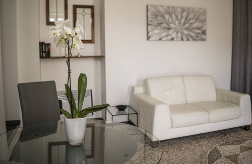 Crabbia House | Apartment in 18th century villa with terrace and wonderful views over Lake Orta