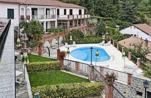 Casanova Lerrone Apartment | Apartment in Castellaro with balcony