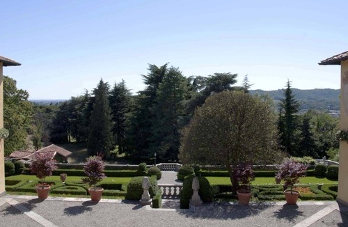 Calco Apartment | Apartment in historic villa with garden and pool near Lake Como