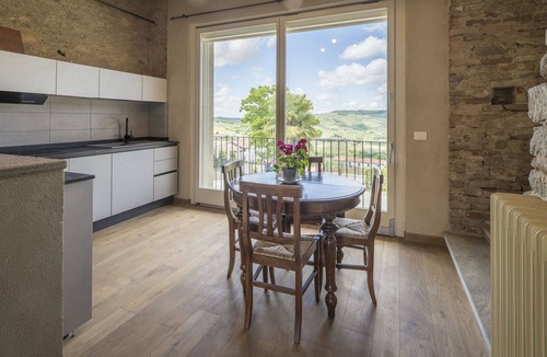 Monforte d'Alba Apartment | Apartment in Monforte D'alba with 1 bedrooms sleeps 4