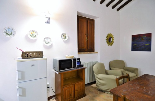 Collesanto Apartment | Apartment in Mantignana
