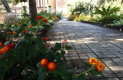 Ognina Apartment | Apartment in Villa Liberty with garden overlooking Etna and near the sea