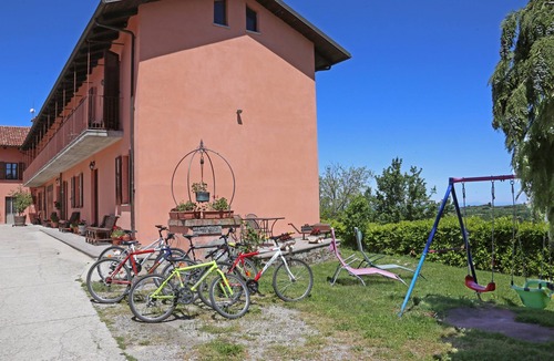 Albaretto della Torre Apartment | Apartment in the Langhe