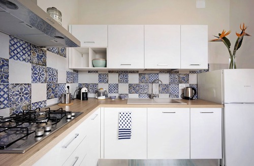 Alassio Apartment | Apartment 'La Gabbianella Bianca' with Balcony, Wi-Fi and Air Conditioning