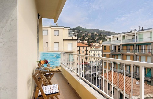 Alassio Apartment | Apartment 'La Gabbianella Bianca' with Balcony, Wi-Fi and Air Conditioning
