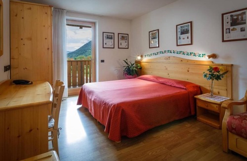 Giustino Apartment | Apartment La Locanda Bilocale 4 persons with mountain view, balcony & Wi-Fi