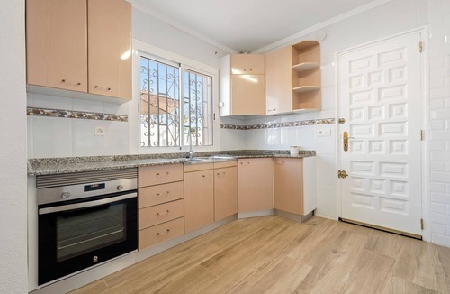 Banyeres del Penedes Ski Chalet | Apartment 'La Lola' with Private Terrace, Wi-Fi and Air Conditioning