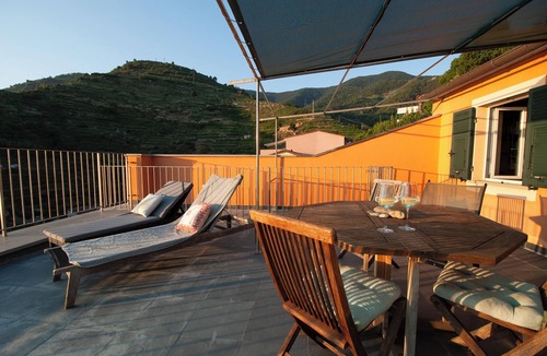 Manarola Apartment | Apartment Lambiccu by Arbaspàa, with sea view terrace, in Manarola
