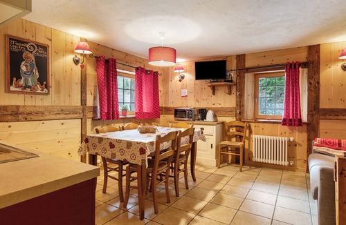Charvensod Apartment | Apartment 'Lo Trapey' with Shared Terrace, Shared Garden and Wi-Fi