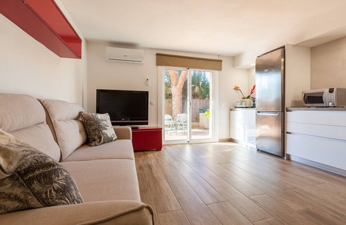 Cabrils Apartment | Apartment 'Loft In Cabrils' with Mountain View, Wi-Fi and Air Conditioning