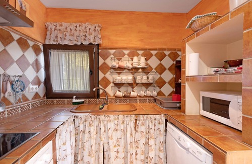 Navarrete del Rio House | Apartment 'Los Diegos' with Mountain View, Private Terrace and Private Garden