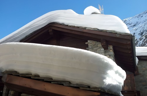 Valnontey Apartment | Apartment 'Maison De Vittor - Cogne' with Mountain View, Private Terrace and Wi-Fi