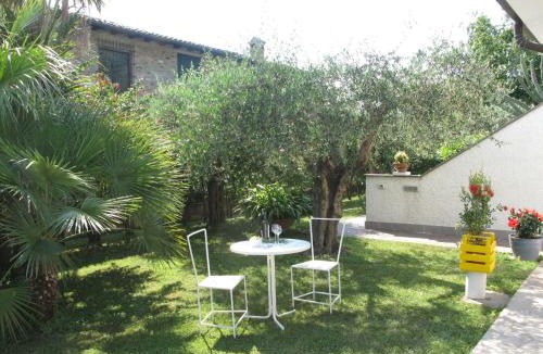 Capanne-Prato-Cinquale Apartment | Apartment Mia by Interhome