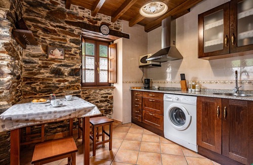 Boal Apartment | Apartment 'Mira' with Mountain View, Private Terrace and Wi-Fi