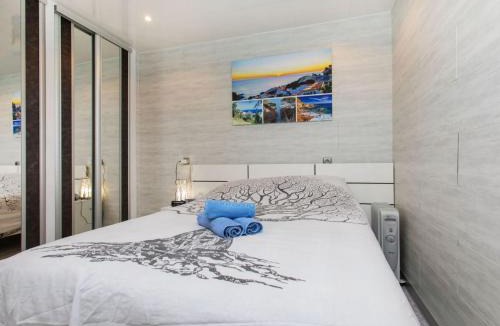 Salionc Apartment | Apartment Naranja by Interhome