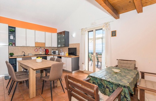 Belpasso Villa | Apartment 'Oasi Dell'Etna' with Mountain View, Wi-Fi and Air Conditioning
