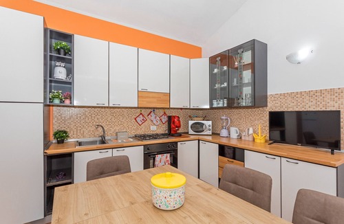 Belpasso Villa | Apartment 'Oasi Dell'Etna' with Mountain View, Wi-Fi and Air Conditioning