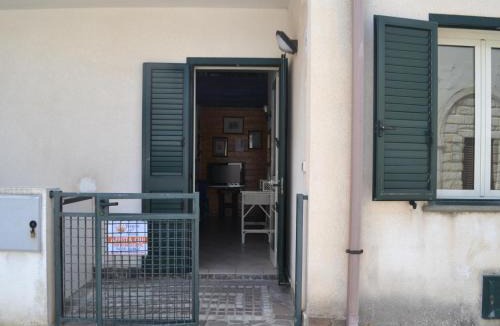 San Foca Apartment | Apartment On The Beach With Air Conditioning And Terrace, Pets Allowed