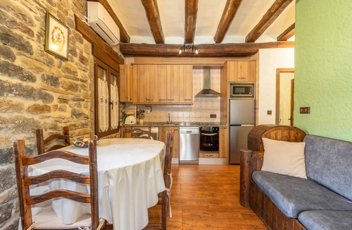 Borrastre Apartment | Apartment 'Peña Roya' with Mountain View, Shared Garden and Wi-Fi