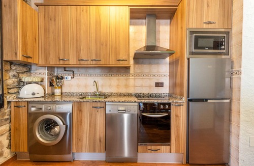 Borrastre Apartment | Apartment 'Peña Roya' with Mountain View, Shared Garden and Wi-Fi