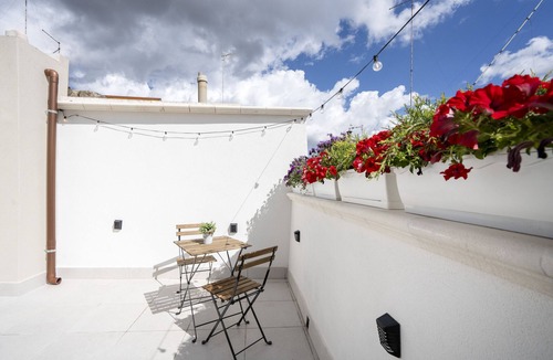 Castellana Grotte Apartment | Apartment 'Perla with SPA' with Private Terrace, Wi-Fi and Air Conditioning