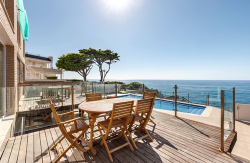 Cala Reona Apartment | Apartment 'Rocamar' with Sea View, Wi-Fi and Air Conditioning
