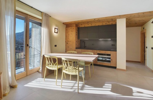 Mazzo di Valtellina Apartment | Apartment 'Sulif' with Mountain View and Wi-Fi