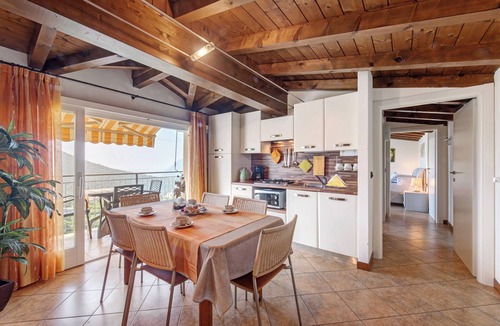 Veleso Apartment | Apartment 'Splendido loft panoramico' with Lake View & Wi-Fi