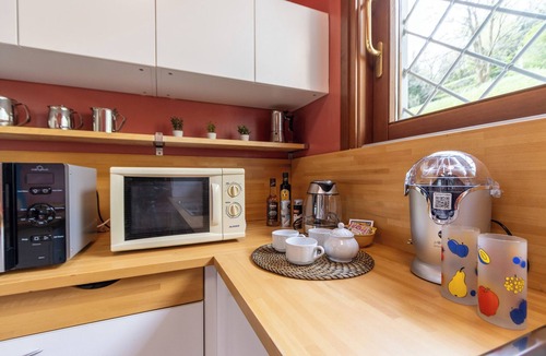 Montevecchia Apartment | Apartment 'Stanza Fiordaliso' with Mountain View, Shared Terrace and Wi-Fi