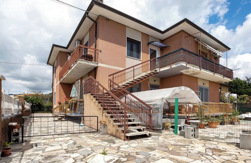 Castelnuovo Magra Apartment | Apartment 'Suite Paradiso' with Balcony, Wi-Fi and Air Conditioning