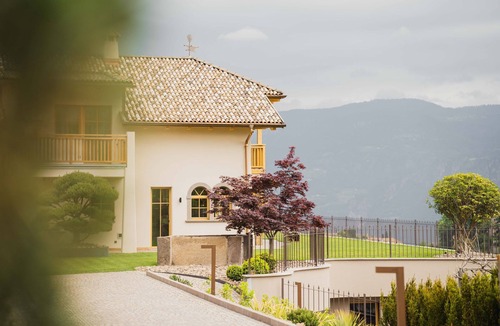 Berg/Monte Apartment | Apartment 'Valentinerhof Apt Fire' with Mountain View, Shared Pool and Wi-Fi