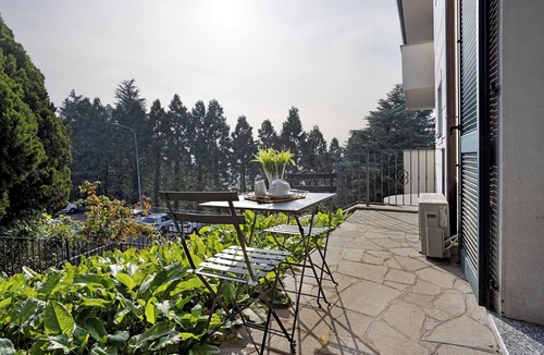 Costa Masnaga Apartment | Apartment 'Vb Home Brianza' with Private Garden, Wi-Fi and Air Conditioning