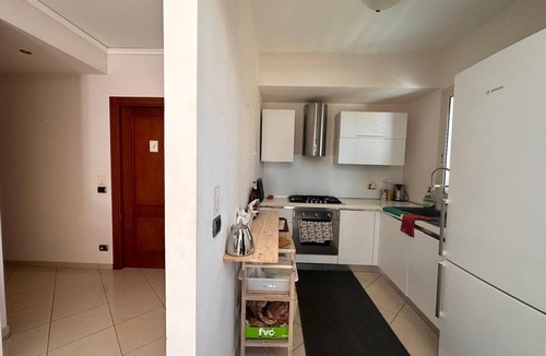 Marina di Ragusa Apartment | Apartment 'Venere In Villa' with Shared Pool, Wi-Fi and Air Conditioning