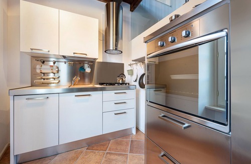 Gargnano Apartment | Apartment 'Villa Rosa Flat' with Sea View, Shared Garden and Wi-Fi