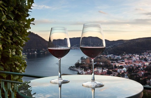 Cernobbio Apartment | Apartment with fireplace and private terrace overlooking the beautiful panorama