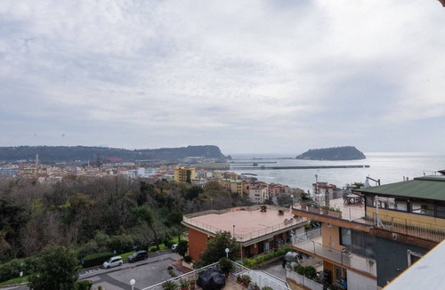 Pozzuoli Apartment | Apartment with free parking and sea view