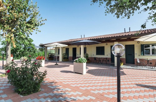Bastia Umbra Apartment | Apartment with parking, near the municipal swimming pool in Bastia Umbra