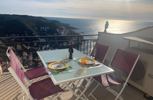 Almadraba-Canyelles Apartment | Apartment with splendid sea view over Rosas bay and Canyelles beach