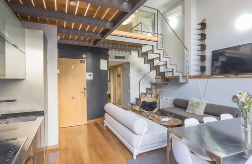 la Vila de Gracia Apartment | Apartment with terrace and pool, for 10