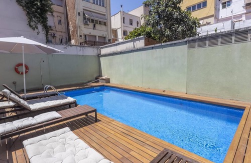 la Vila de Gracia Apartment | Apartment with terrace and pool, for 10